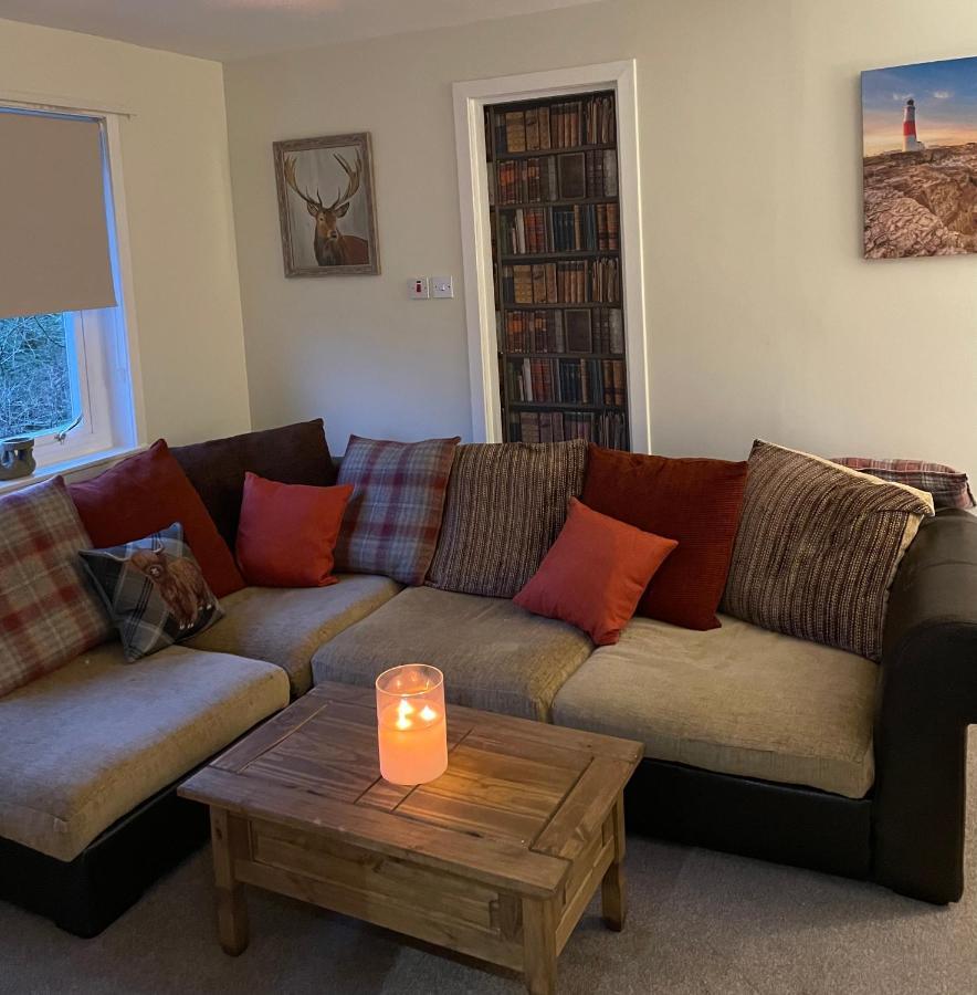 Charleston Apartment Self Catering 5 Min Drive From Town Centre إينفيرنيس المظهر الخارجي الصورة